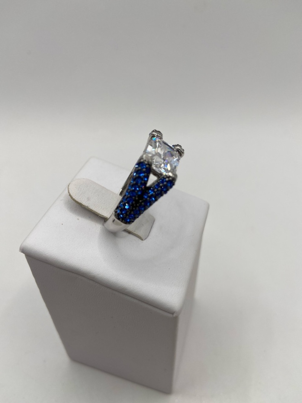 Real Collectibles Silver Radiant Cut Simulated Diamond Blue Sapphire Ring Size 8 - Picture 4 of 8